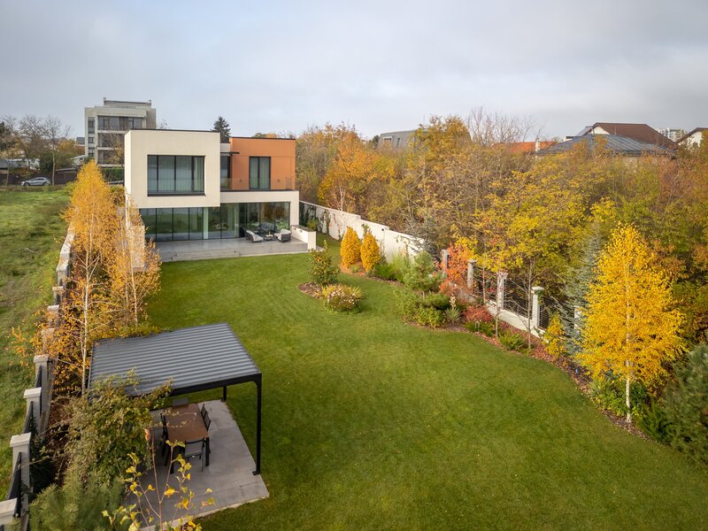 Sector 1, Bucuresti, Smart Home nZEB spectaculoasa cu deschidere lac, teren 2000 mp