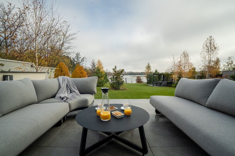 Sector 1, Bucuresti, Smart Home nZEB spectaculoasa cu deschidere lac, teren 2000 mp