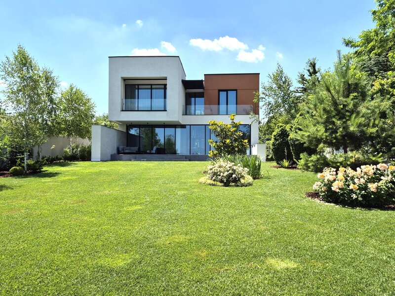 Sector 1, Bucuresti, Smart Home nZEB spectaculoasa cu deschidere lac, teren 2000 mp